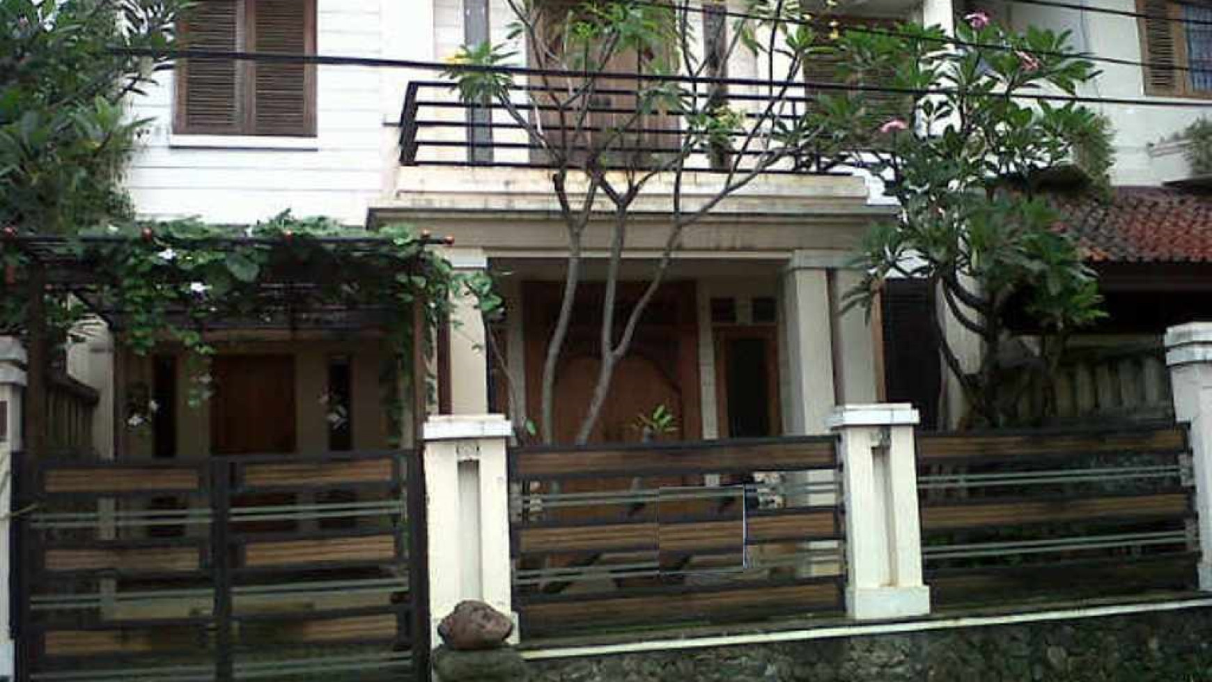 Rumah Bali unik, di Bintaro Jaya Sektor 3