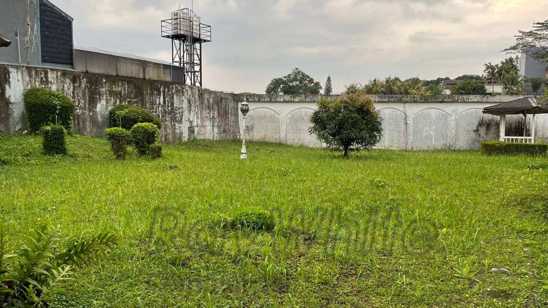 Rumah Tua Hitung Tanah Hegarmanah Bandung Luas 1090m Perumahan Elit