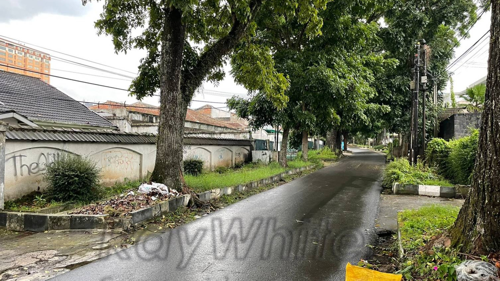 Rumah Tua Hitung Tanah Hegarmanah Bandung Luas 1090m Perumahan Elit