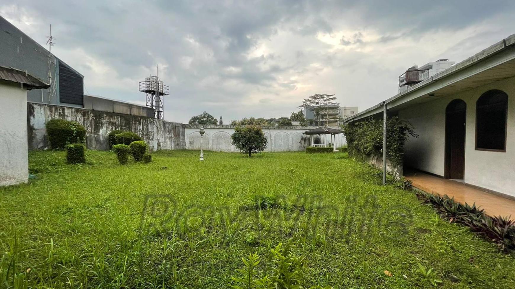 Rumah Tua Hitung Tanah Hegarmanah Bandung Luas 1090m Perumahan Elit