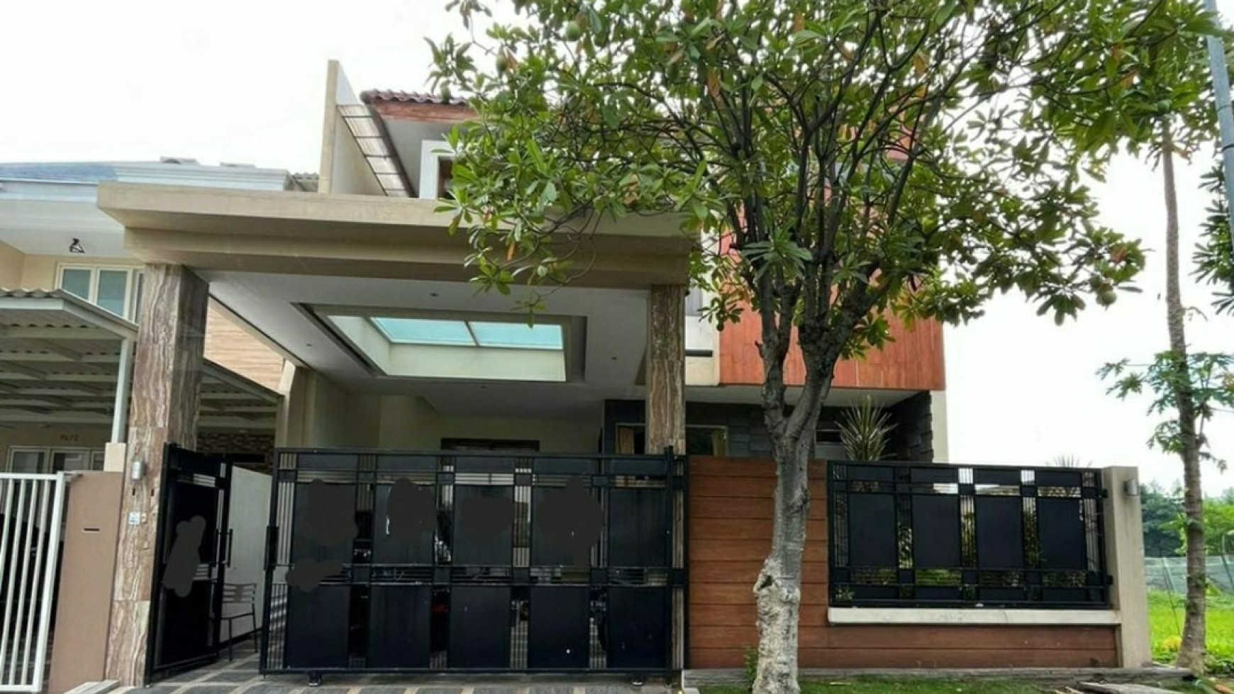 Dijual Rumah Wisata Bukit Mas 2 Royal Palais - TerLUAS - Best Price - Strategis dekat Pakuwon Mall