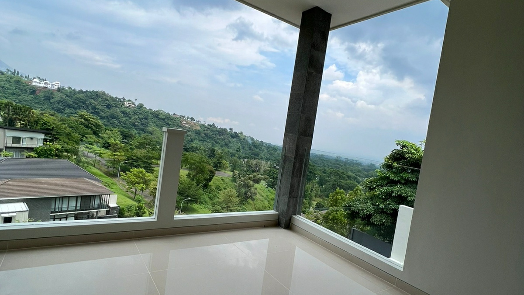 Dijual Rumah Taman Dayu Sagamore Hills - Baru Modern 2 Lantai + Ada Kolam Renang nya - Siap Huni