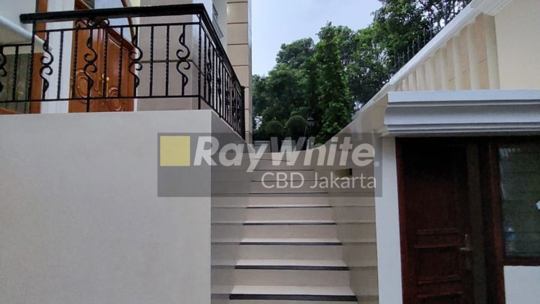 Rumah Mewah Siap Huni di Pondok Indah