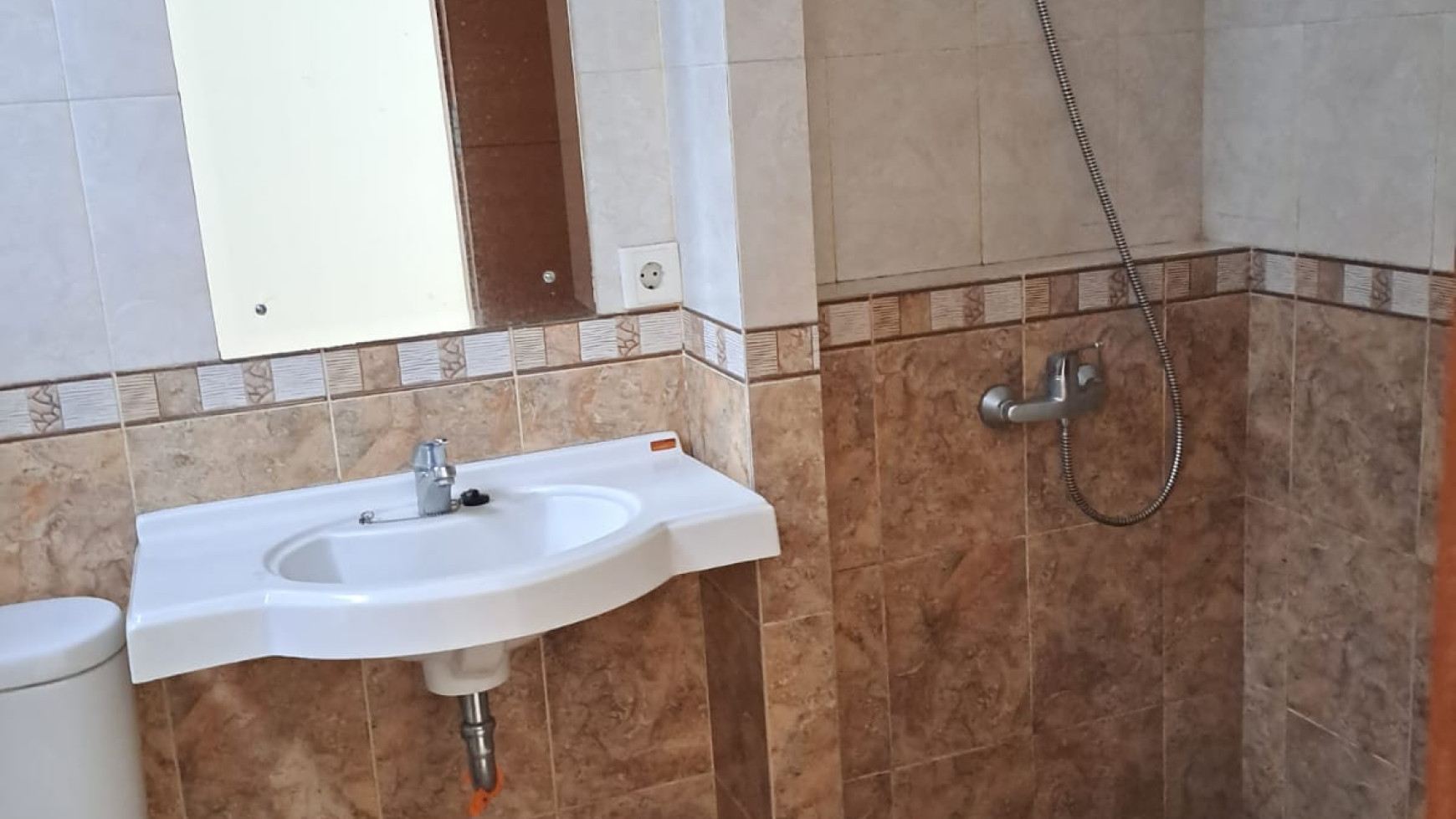 Rumah ahalaman belakang luas di The Green