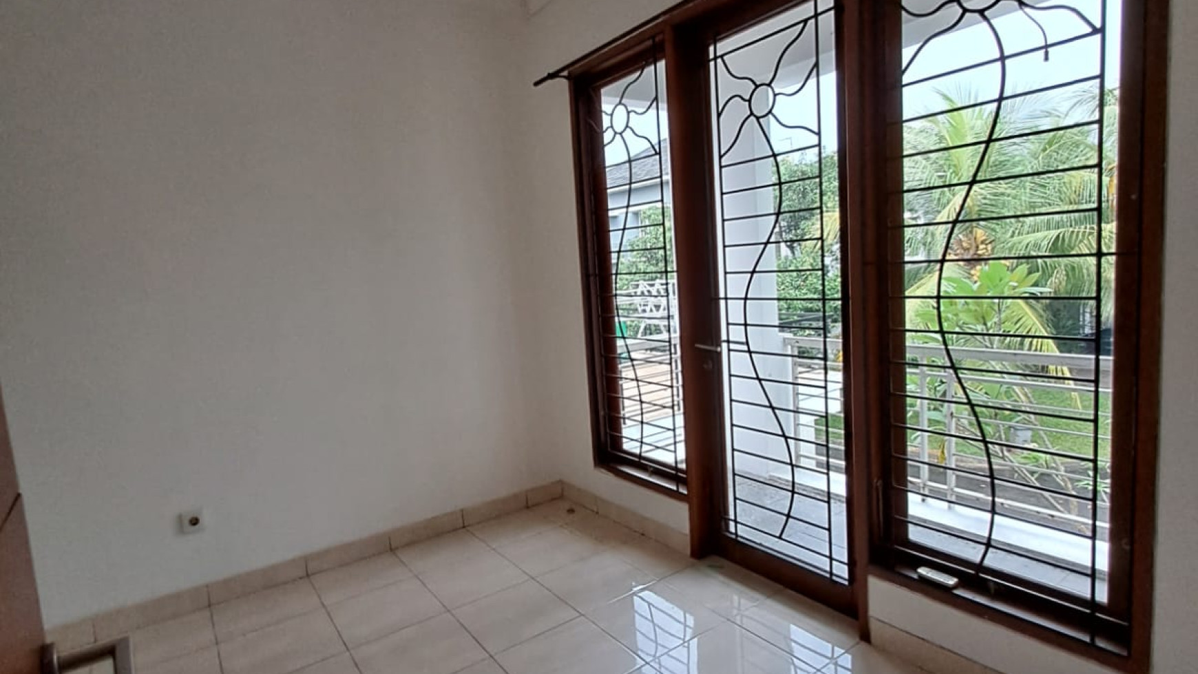 Rumah ahalaman belakang luas di The Green