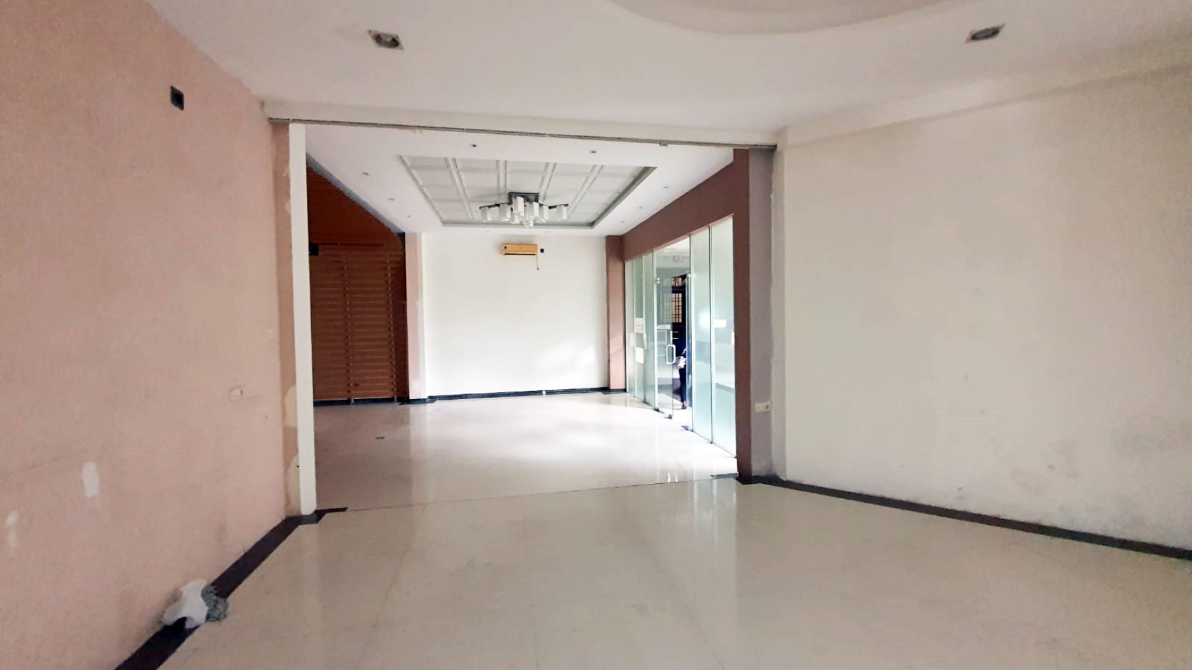 Rumah di Raya Dharmahusada, Strategis, Cocok untuk Kantor/Resto/Cafe/Klinik dsb, Nol Jalan