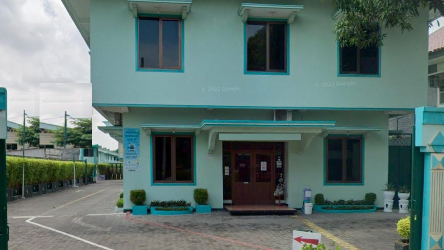 Gedung 2 lantai di Dharmahusada Utara Surabaya