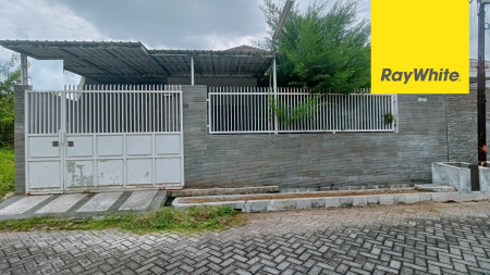 Rumah SHM di Manyar Tirtoyoso Utara Surabaya