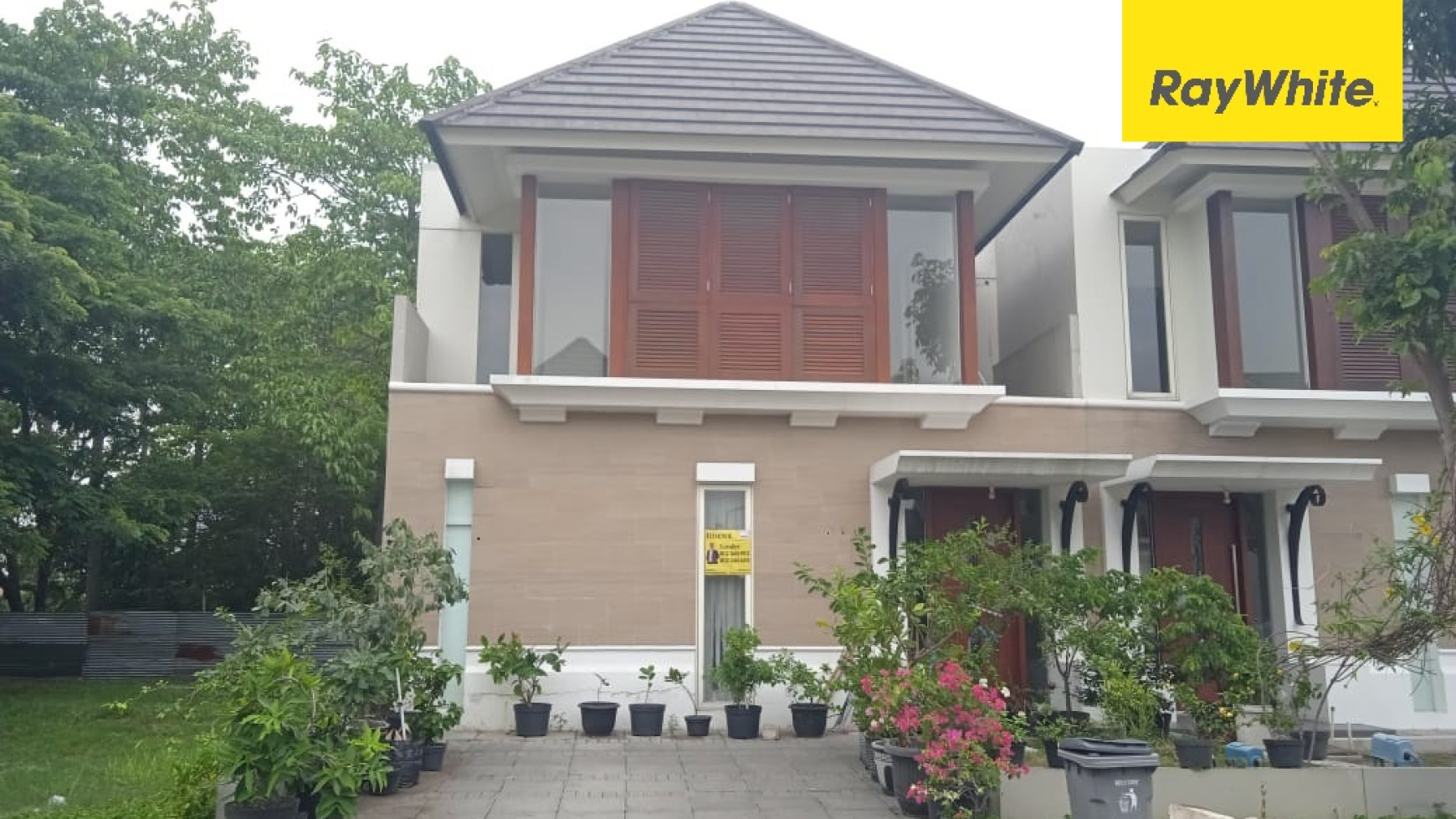 Rumah 2 lantai di Grand Harvest Surabaya