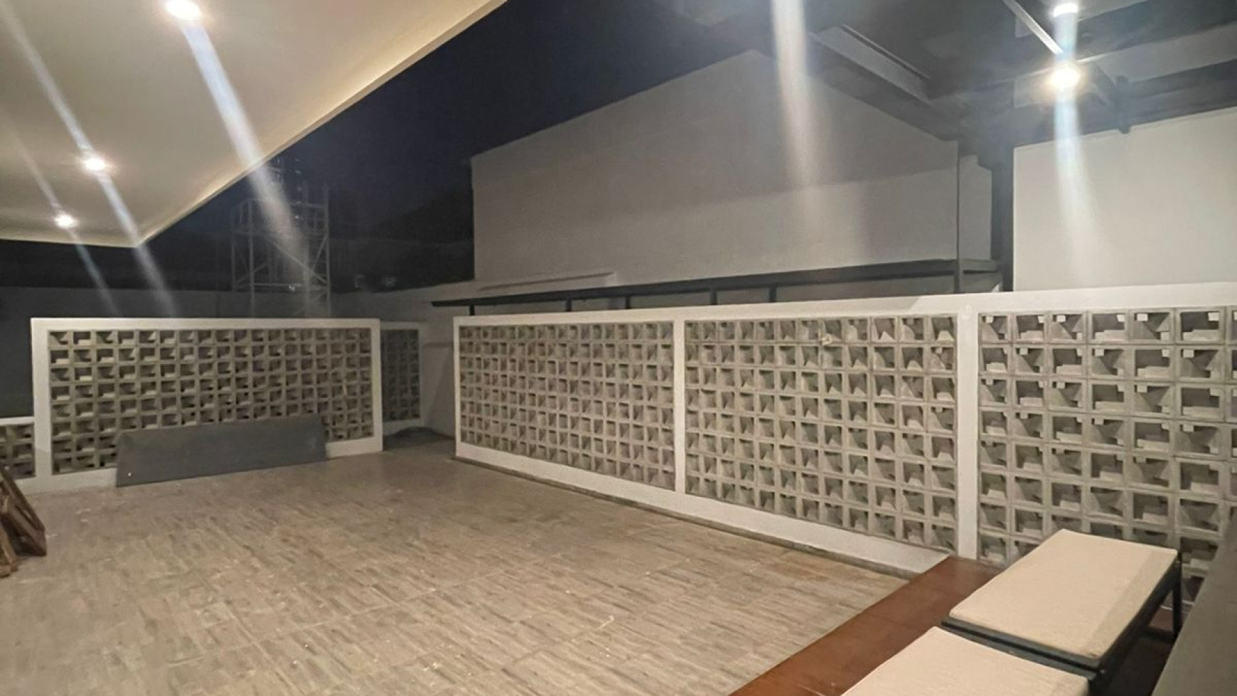 Rumah Luas Sangat Siap Huni Fully Furnished Di Area Elite Permata Hijau