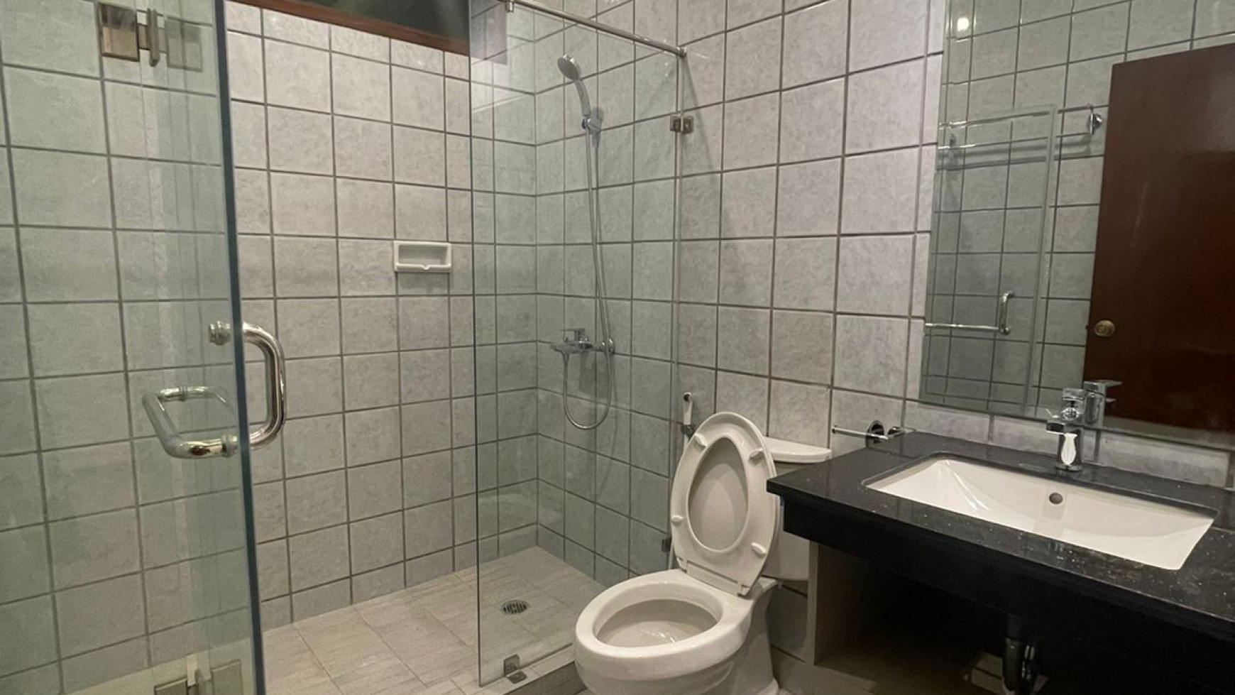 Rumah Luas Sangat Siap Huni Fully Furnished Di Area Elite Permata Hijau