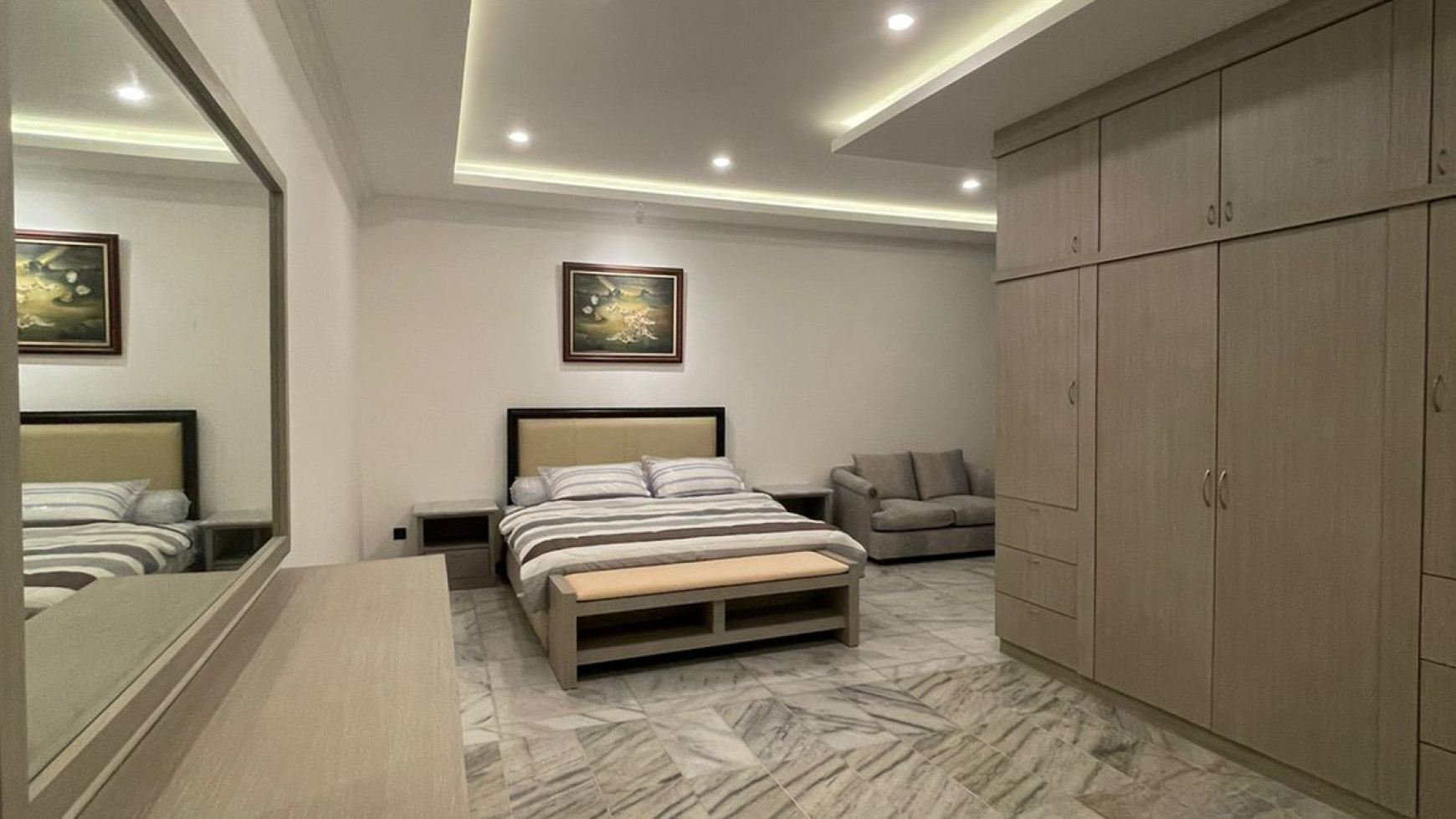 Rumah Luas Sangat Siap Huni Fully Furnished Di Area Elite Permata Hijau