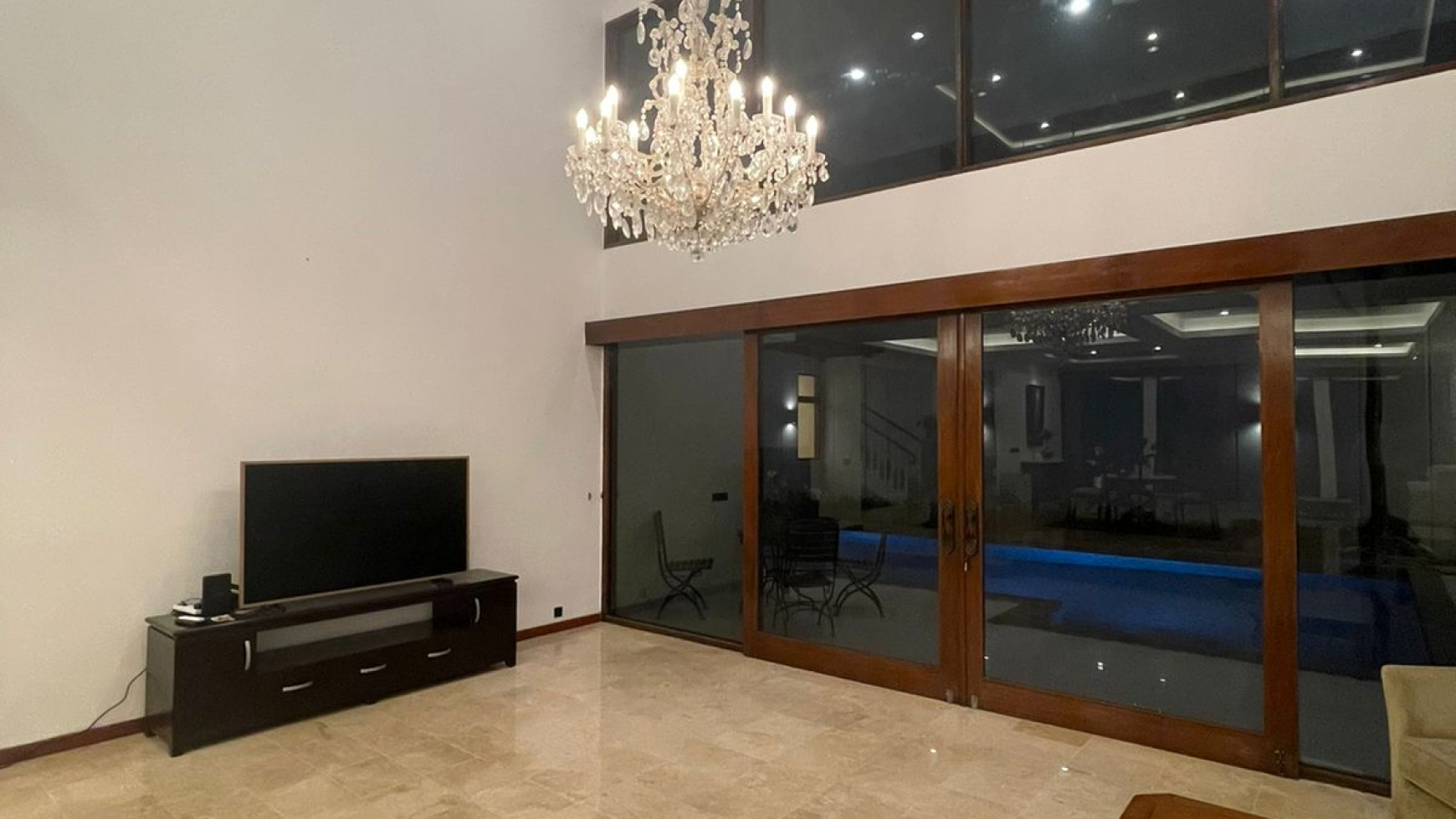 Rumah Luas Sangat Siap Huni Fully Furnished Di Area Elite Permata Hijau