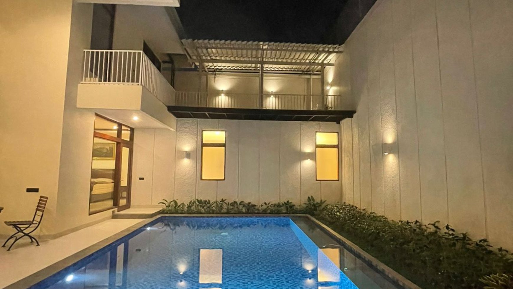 Rumah Luas Sangat Siap Huni Fully Furnished Di Area Elite Permata Hijau