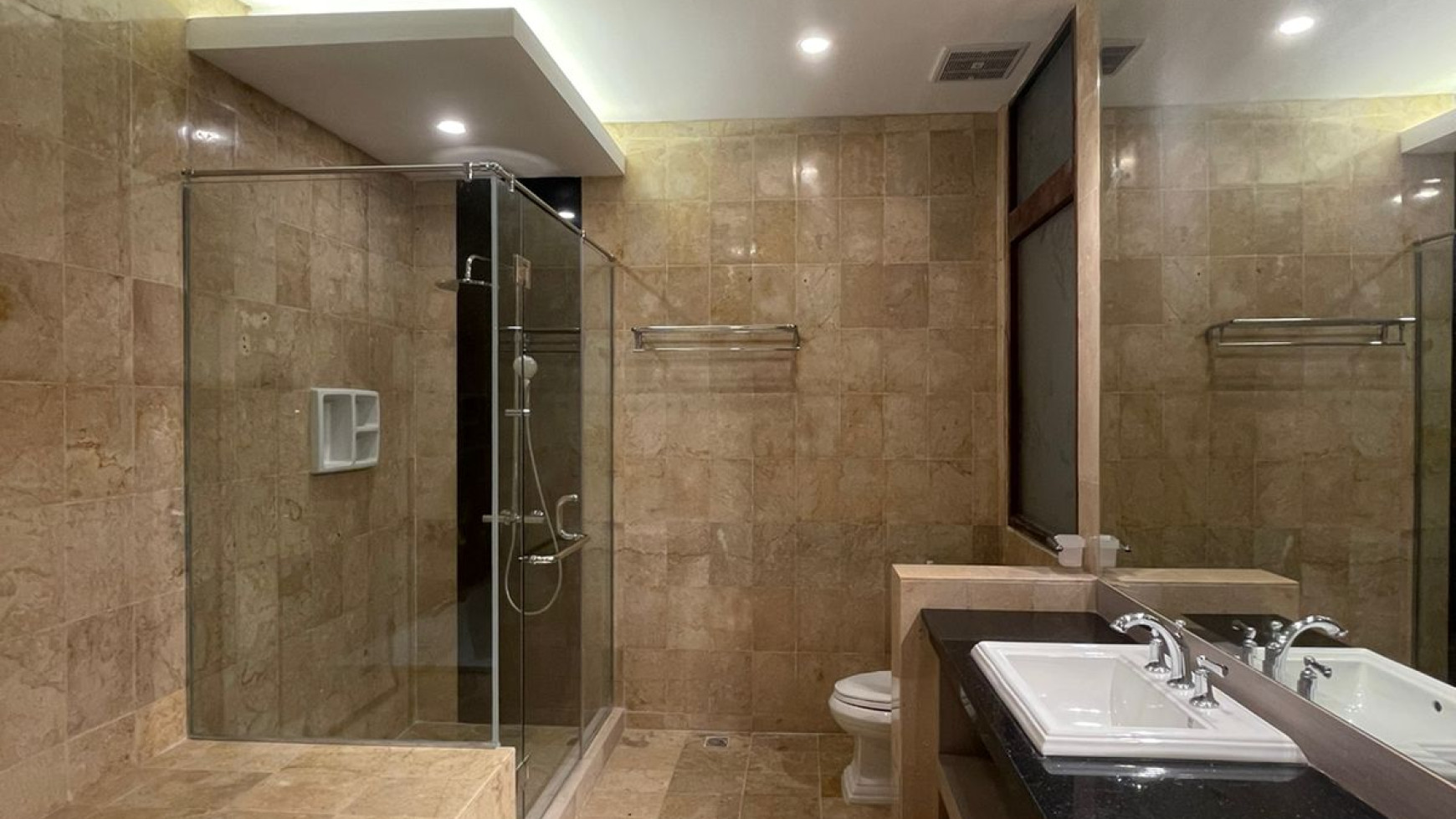 Rumah Luas Sangat Siap Huni Fully Furnished Di Area Elite Permata Hijau