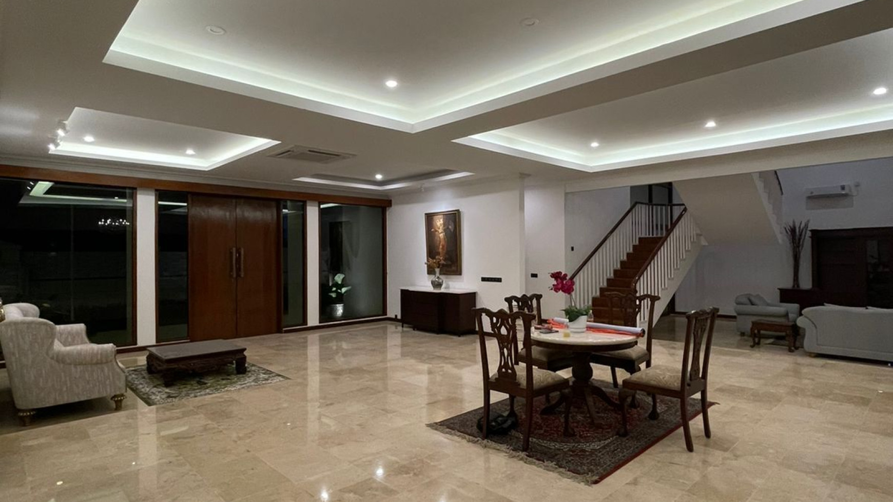 Rumah Luas Sangat Siap Huni Fully Furnished Di Area Elite Permata Hijau