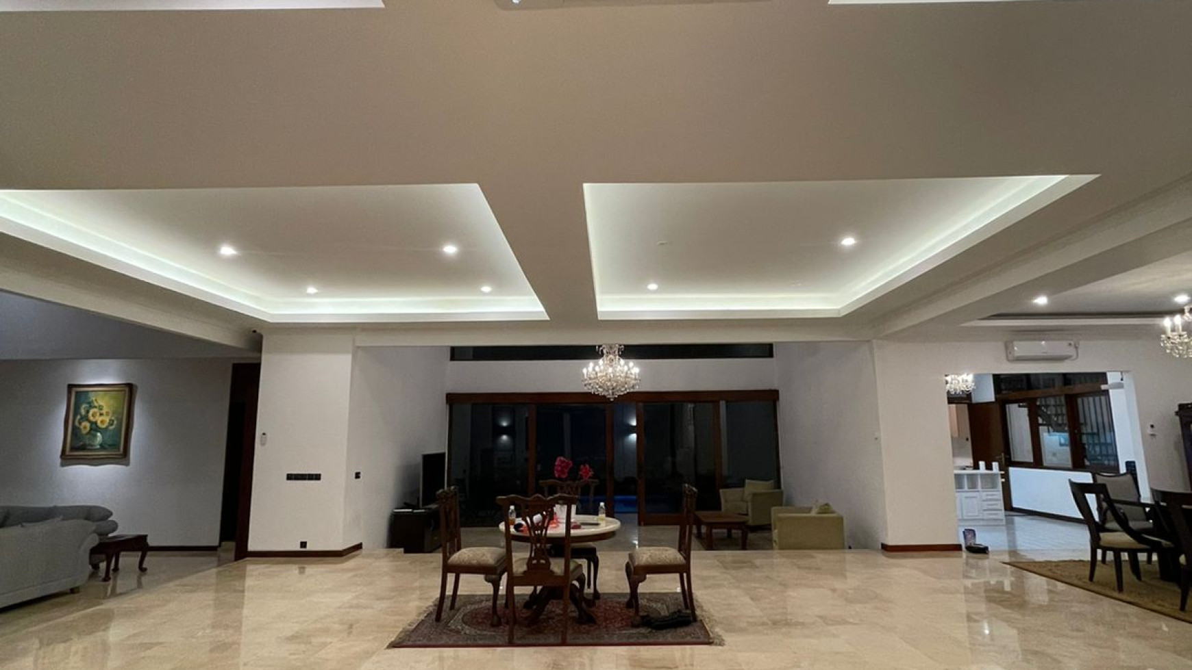 Rumah Luas Sangat Siap Huni Fully Furnished Di Area Elite Permata Hijau