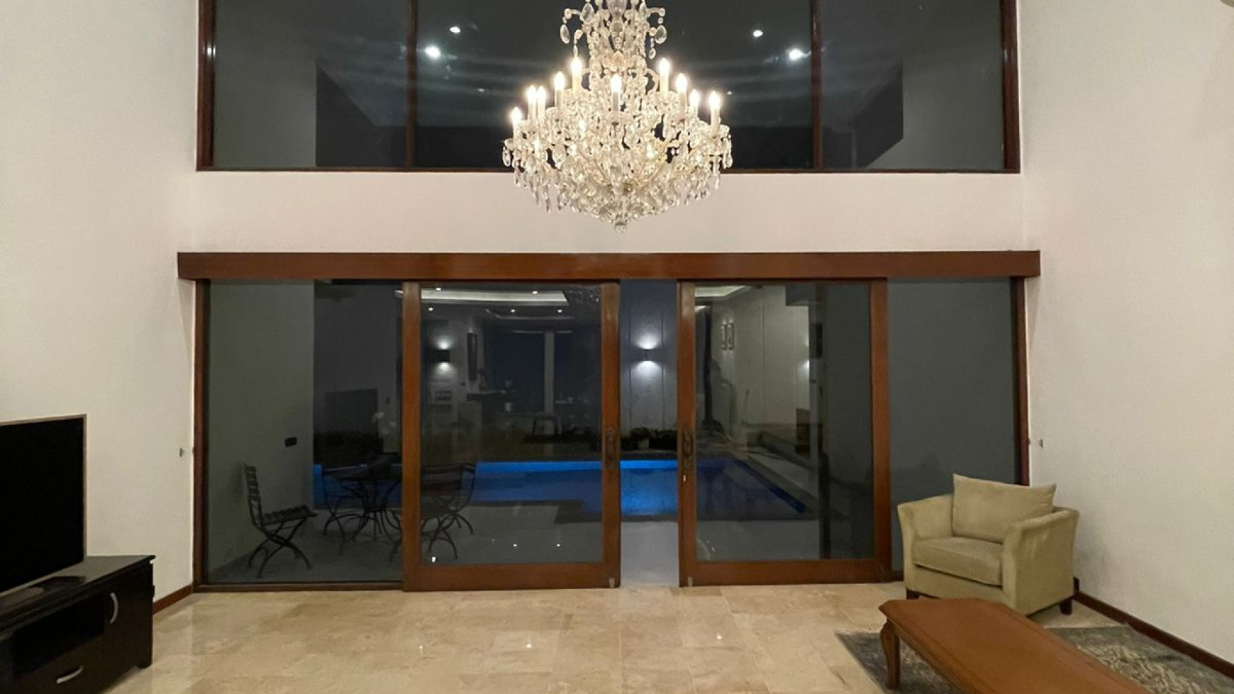 Rumah Luas Sangat Siap Huni Fully Furnished Di Area Elite Permata Hijau