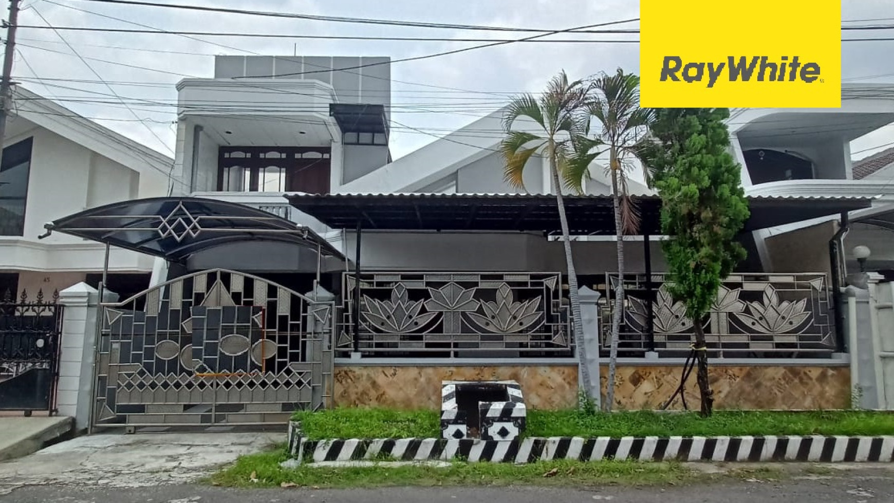 Rumah 2 lantai di Kertajaya Indah Timur Surabaya