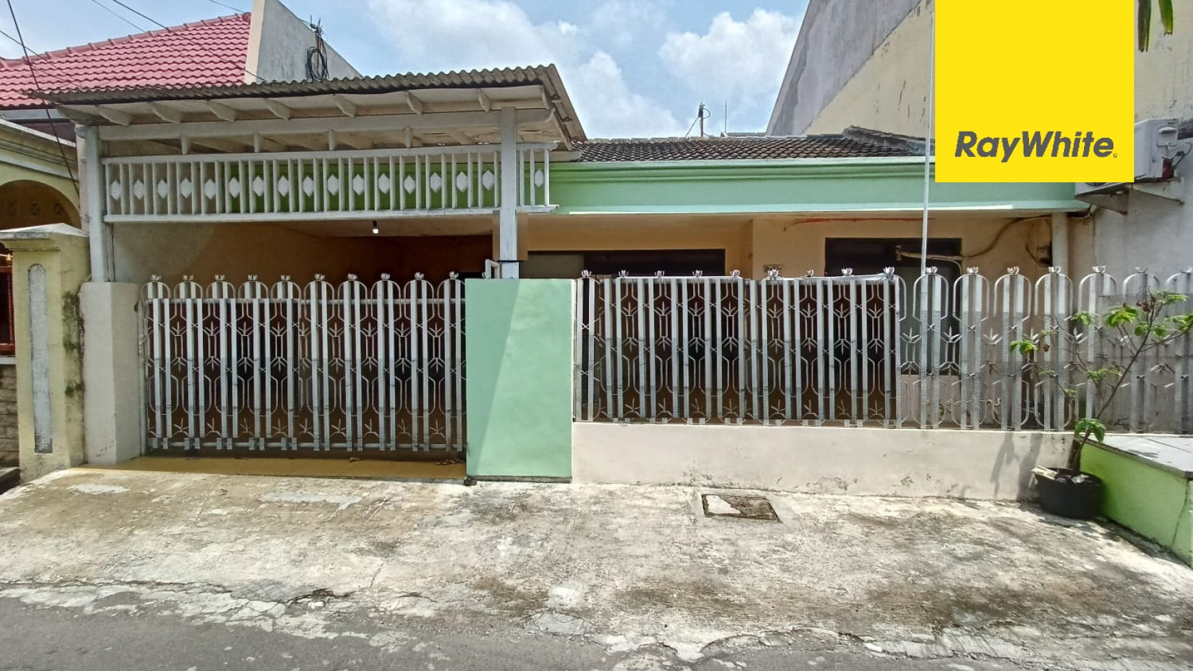 Rumah SHM di Semolowaru Elok Surabaya