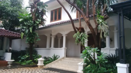 Disewakan Rumah Mewah dan Besar di Menteng Jakarta Pusat