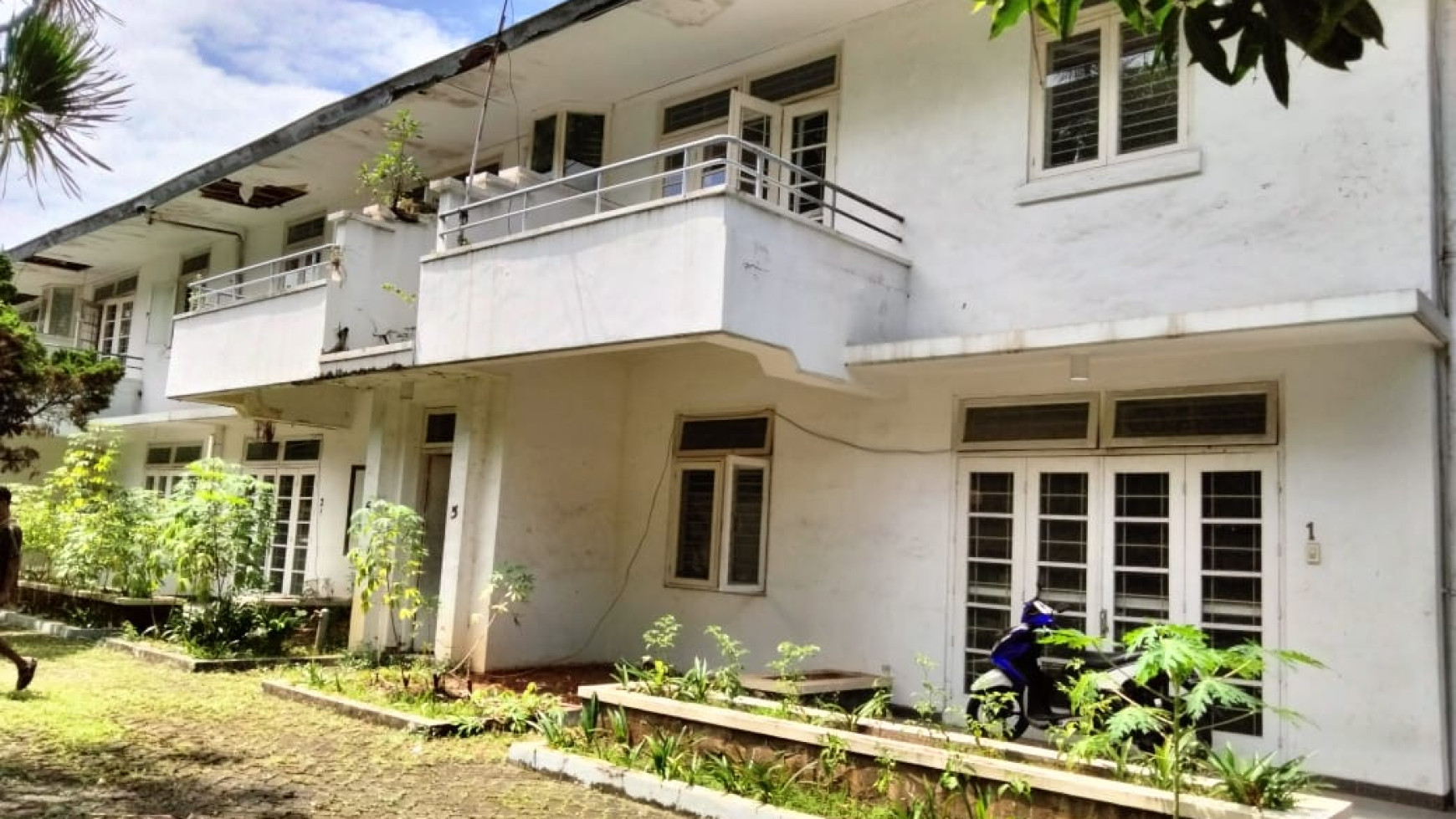 Jual cepat strategis rumah heritage di HOS Cokroaminoto Menteng