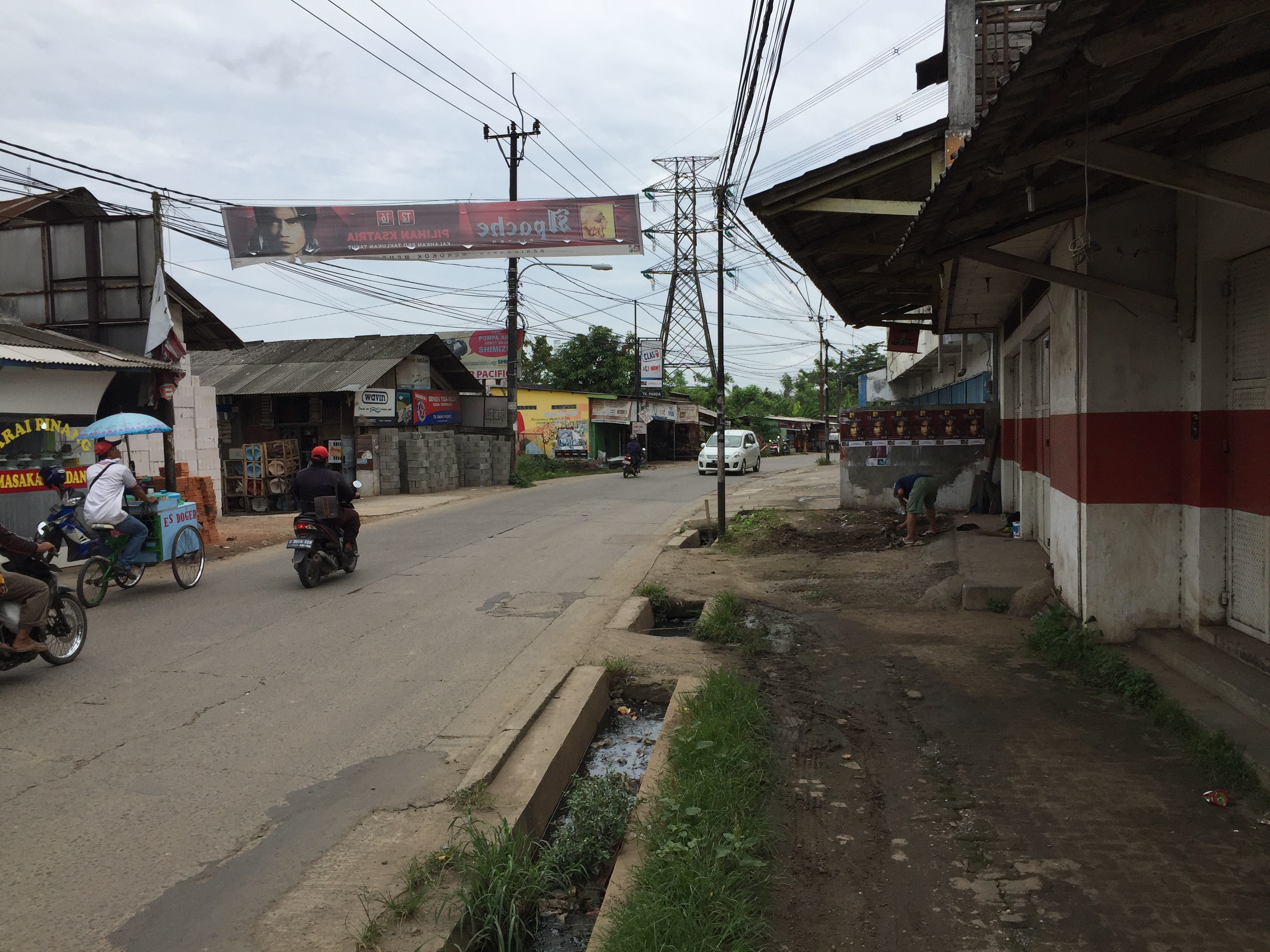 Dijual Gudang / Pabrik Cikupa Jalan Raya Otonom 200 meter Gerbang Tol Cikupa