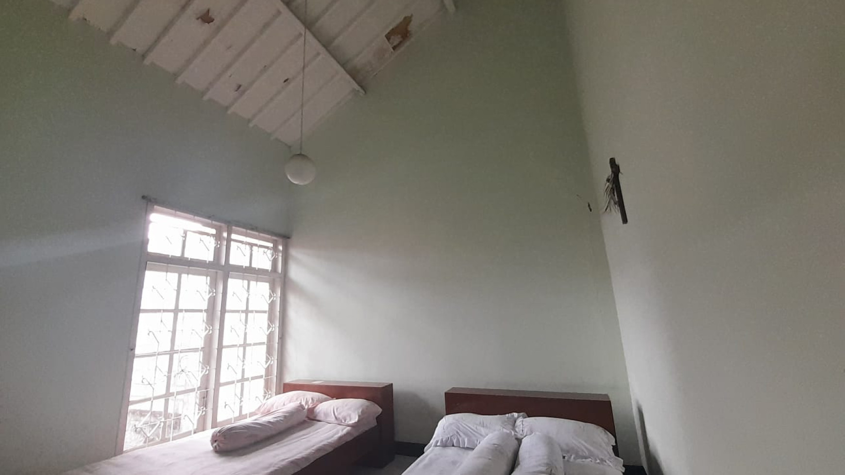 Rumah Asri dan Terawat di jl Sariasih, Bandung Utara