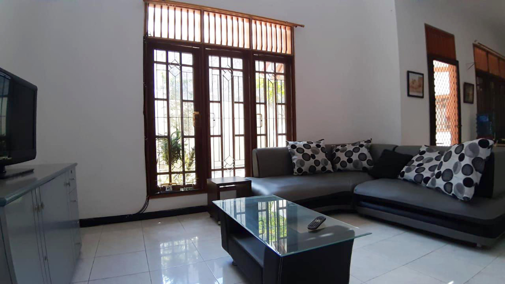 Rumah di Villa Westwood, Bagus + Terawat, Lingkungan Elite, Row Jalan depan Lebar + Paving, Siap Huni