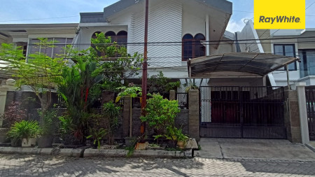 Rumah 2 lantai di Dharmahusada Indah Barat, SUrabaya