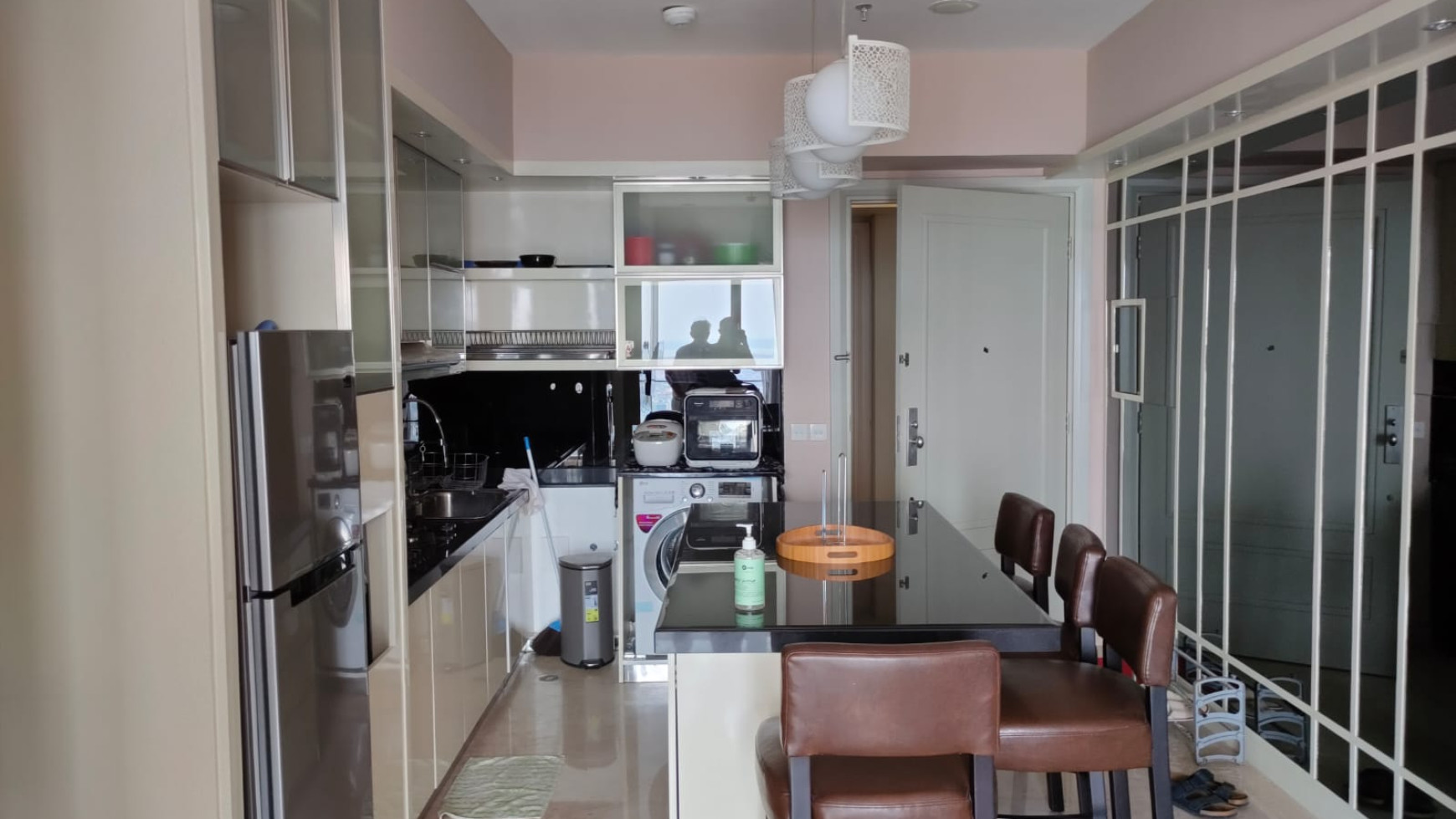 Apartemen Full Furnish di The Peak, Tunjungan