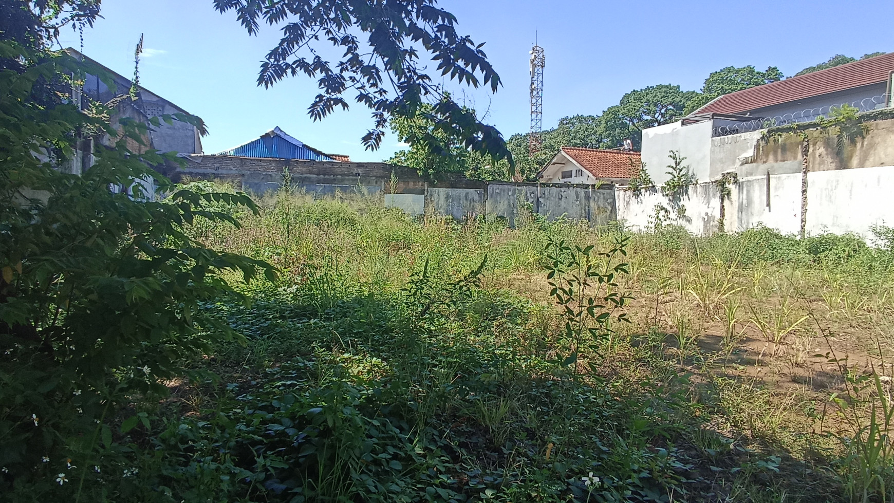 Rumah Hitung Tanah di Mainroad Cihampelas, Bandung