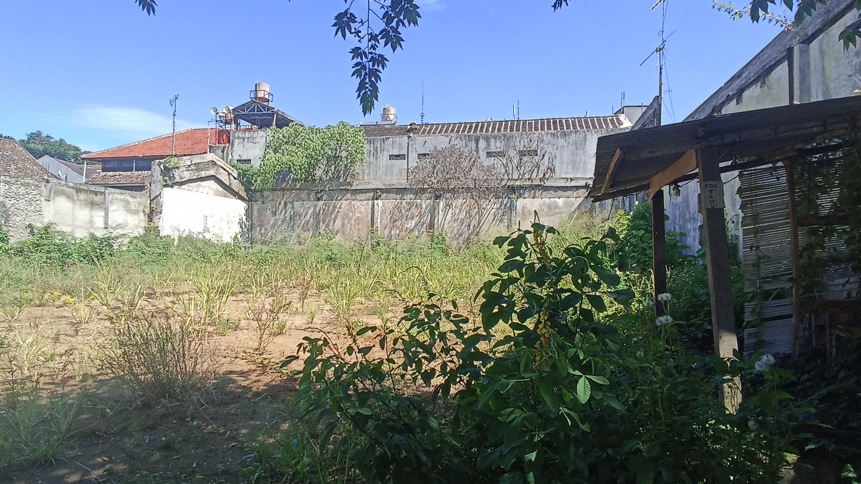 Rumah Hitung Tanah di Mainroad Cihampelas, Bandung