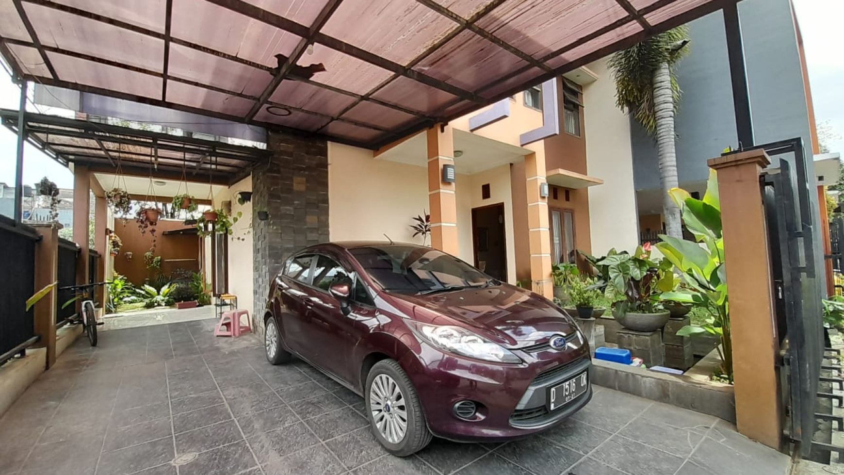 Rumah Nyaman Semi Furnished di Bumi Sariwangi, Bandung