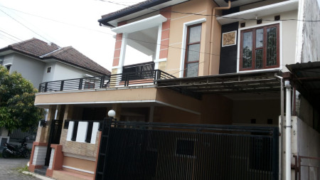 RUMAH DI PERUM HARMONI PESONA GRAHA DEKAT KAMPUS UNY DAN UGM