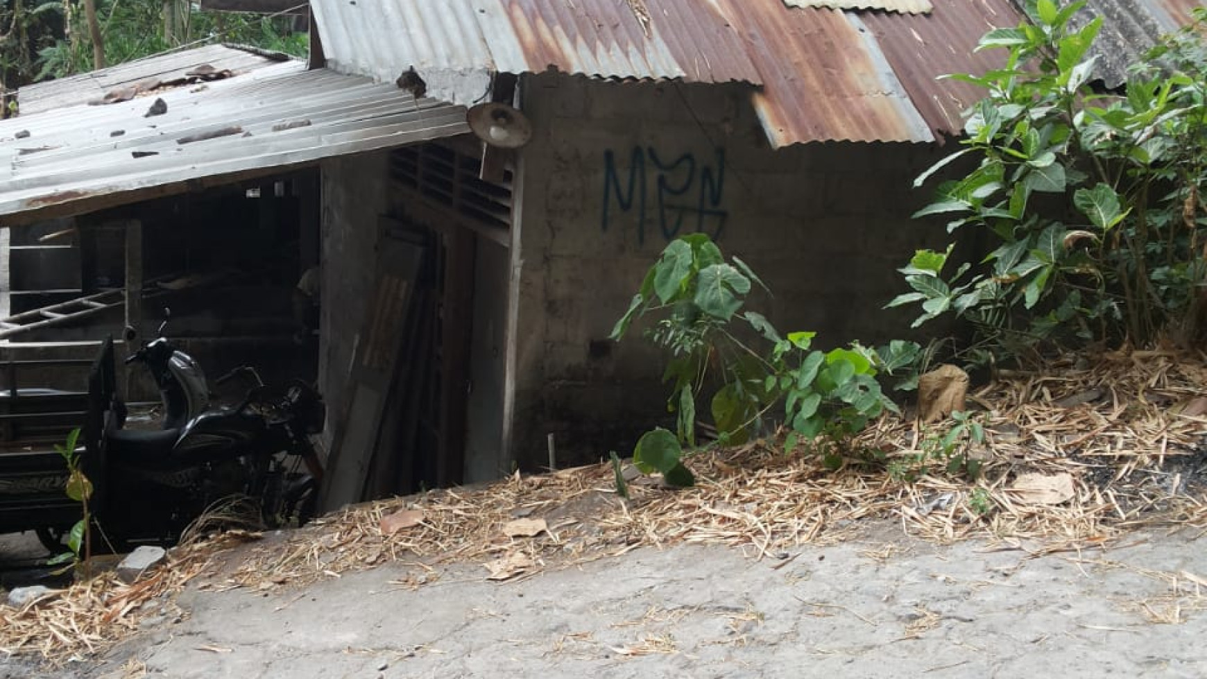 TANAH PEKARANGAN BEKAS PETERNAKAN DI JL MEJING  WETAN, AMBARKETAWANG