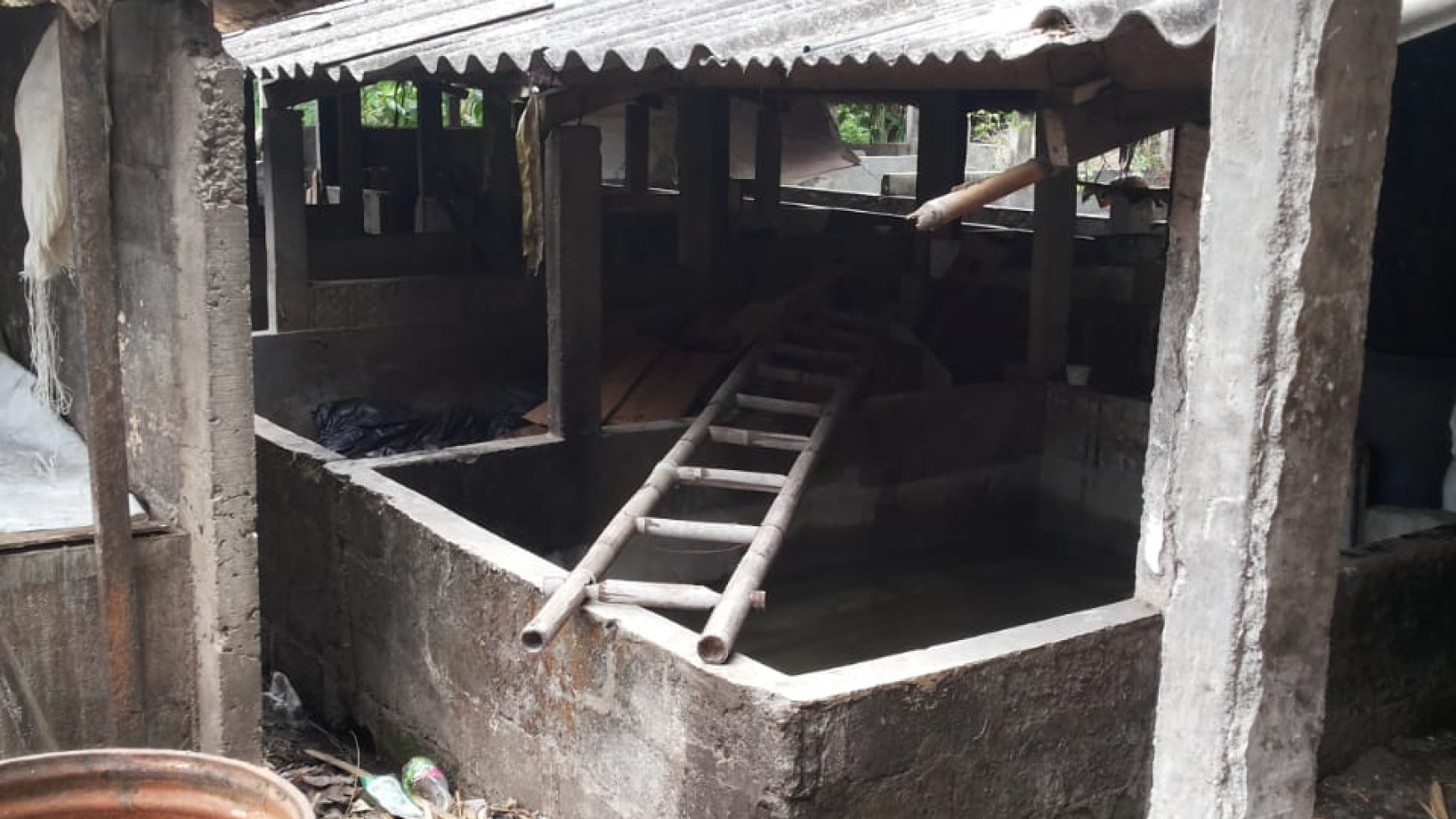 TANAH PEKARANGAN BEKAS PETERNAKAN DI JL MEJING  WETAN, AMBARKETAWANG