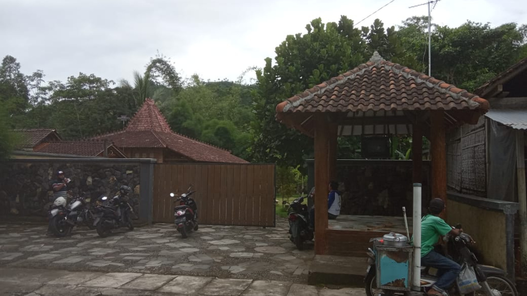 HOMESTAY SELUAS 1350 METER PERSEGI, DI PUJON, MAGELANG