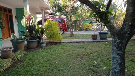 RUMAH TINGGAL COCOK UNTUK KELUARGA, PENSIUNAN, DI JL RAYA SECANG, MAGELANG