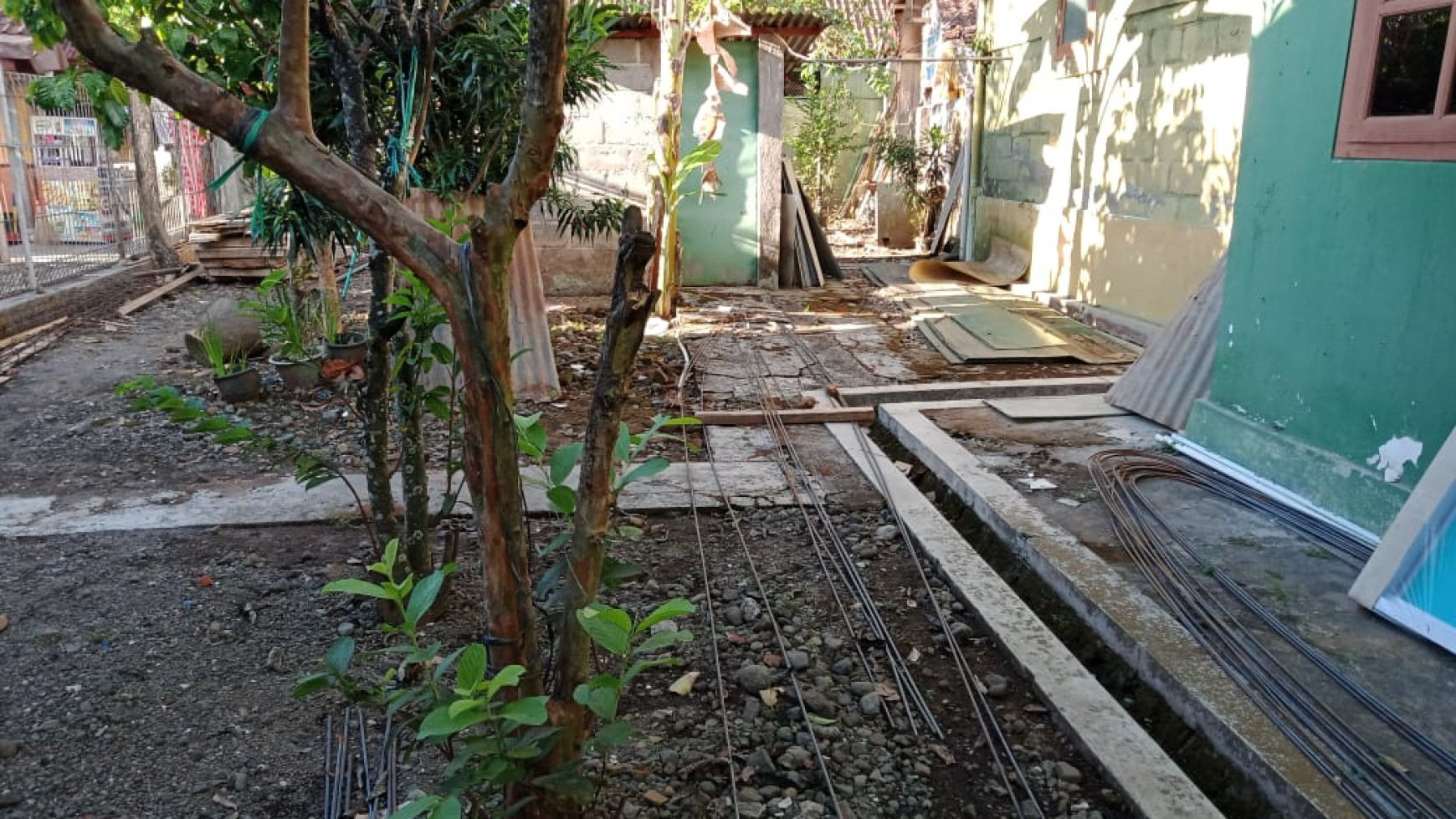RUMAH TINGGAL COCOK UNTUK KELUARGA, PENSIUNAN, DI JL RAYA SECANG, MAGELANG