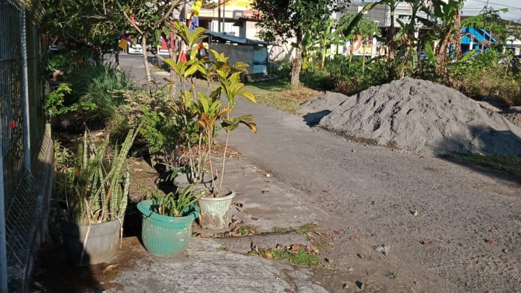 RUMAH TINGGAL COCOK UNTUK KELUARGA, PENSIUNAN, DI JL RAYA SECANG, MAGELANG