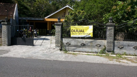 RUMAH TINGGAL DI BAGIAN SELATAN KOTA YOGYAKARTA, JL SAMAS KM 7