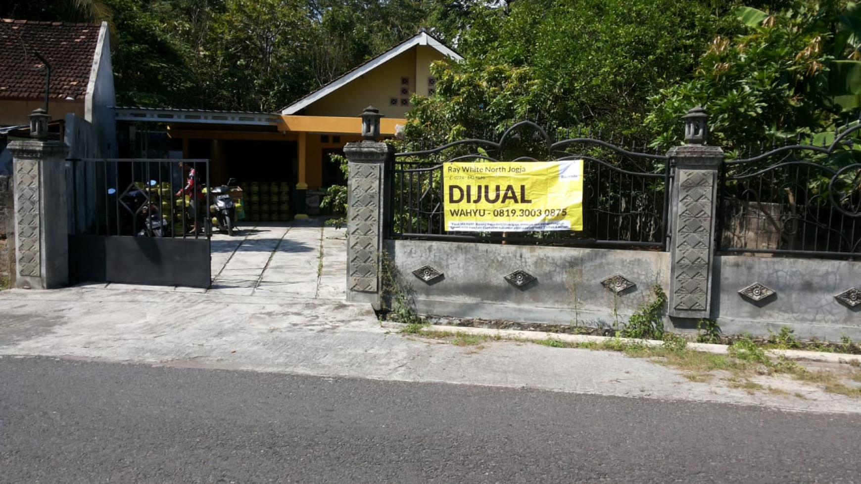 RUMAH TINGGAL DI BAGIAN SELATAN KOTA YOGYAKARTA, JL SAMAS KM 7