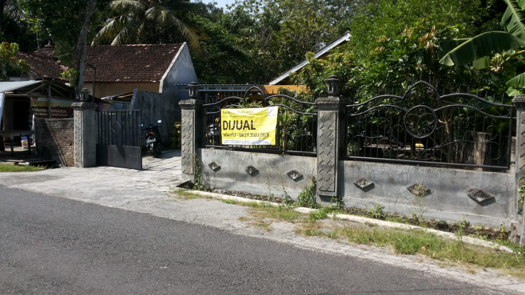 RUMAH TINGGAL DI BAGIAN SELATAN KOTA YOGYAKARTA, JL SAMAS KM 7