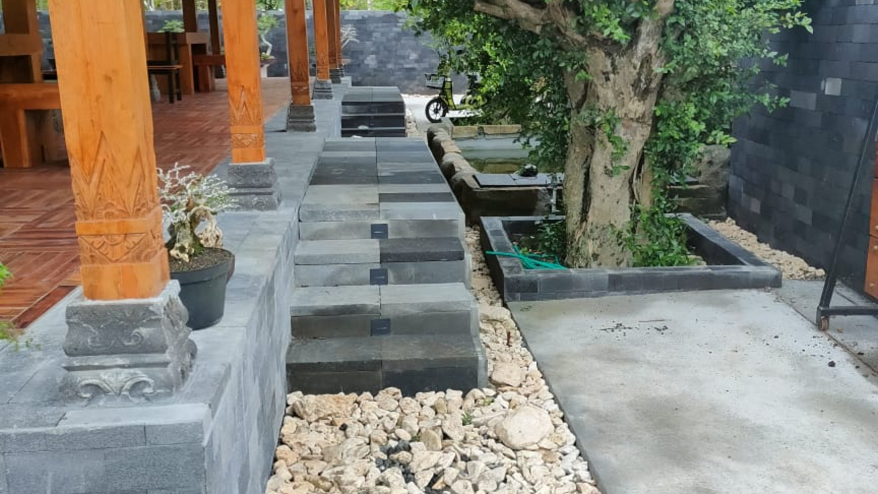 RUMAH CANTIK BERKONSEP VILLA + KOLAM RENANG DI PALIYAN, GUNUNG KIDUL