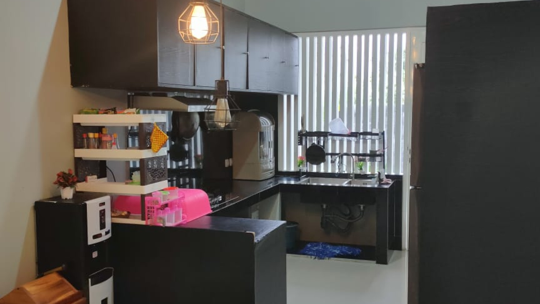 RUMAH CANTIK BERKONSEP VILLA + KOLAM RENANG DI PALIYAN, GUNUNG KIDUL