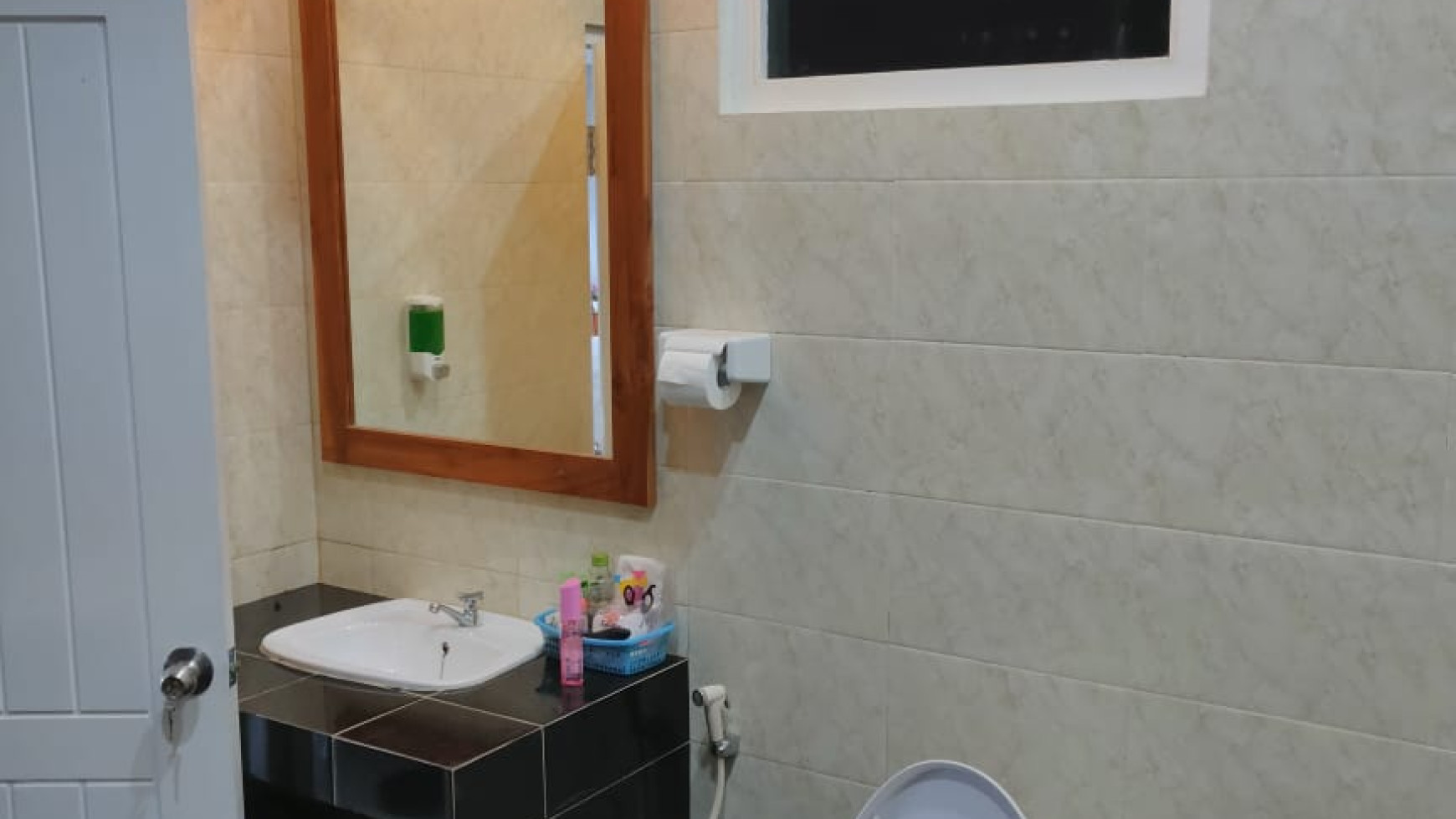 RUMAH CANTIK BERKONSEP VILLA + KOLAM RENANG DI PALIYAN, GUNUNG KIDUL
