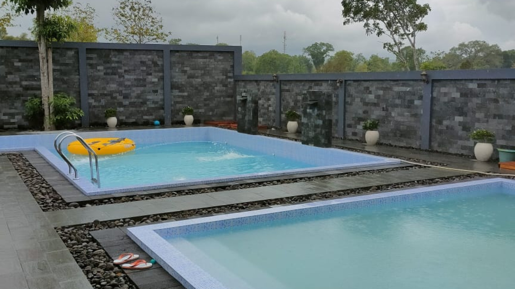 RUMAH CANTIK BERKONSEP VILLA + KOLAM RENANG DI PALIYAN, GUNUNG KIDUL