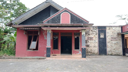 TANAH DAN BANGUNAN DI SOBOKARANG DI GIRIREJO, MAGELANG