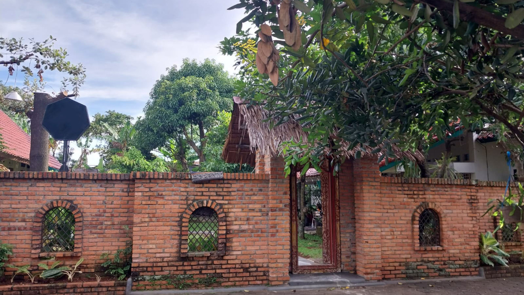 Rumah Kebun nan Asri dan Nyaman di Lokasi Strategis